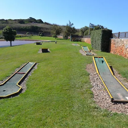 Cereja - 3 Bedroom In Great Complex With Sea Views, 3 Pools And Apartman São Martinho do Porto