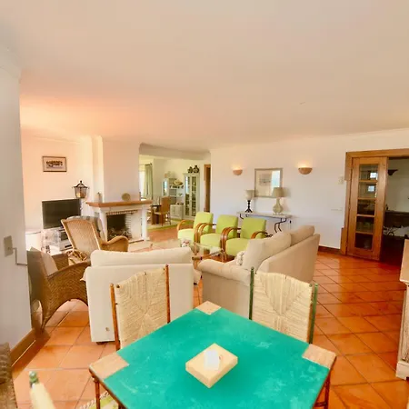 Apartment Cereja - 3 Bedroom In Great Complex With Sea Views, 3 Pools And Sao Martinho do Porto